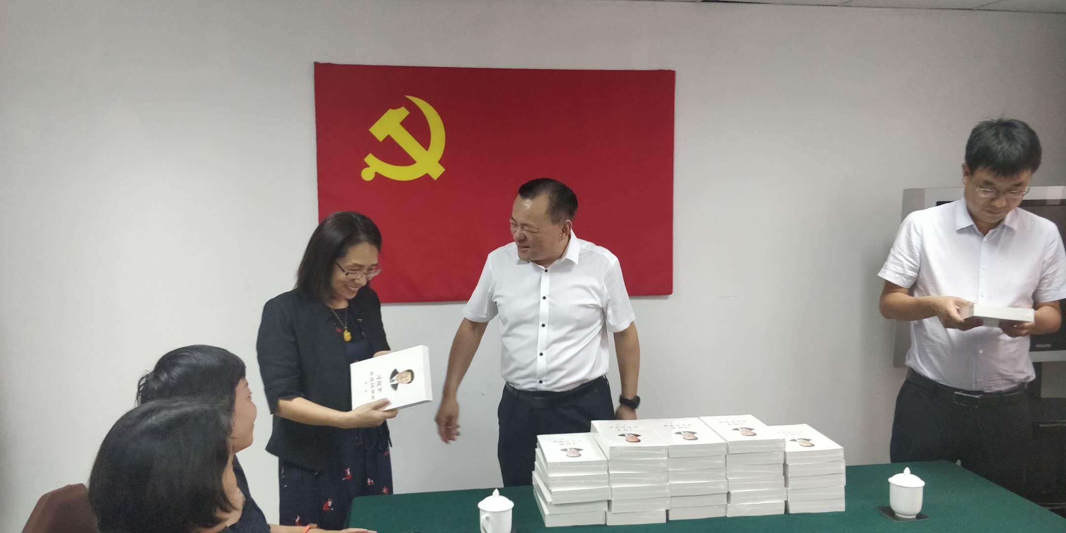 人民大廈黨委召開《習(xí)近平談治國(guó)理政》第三卷學(xué)習(xí)會(huì)