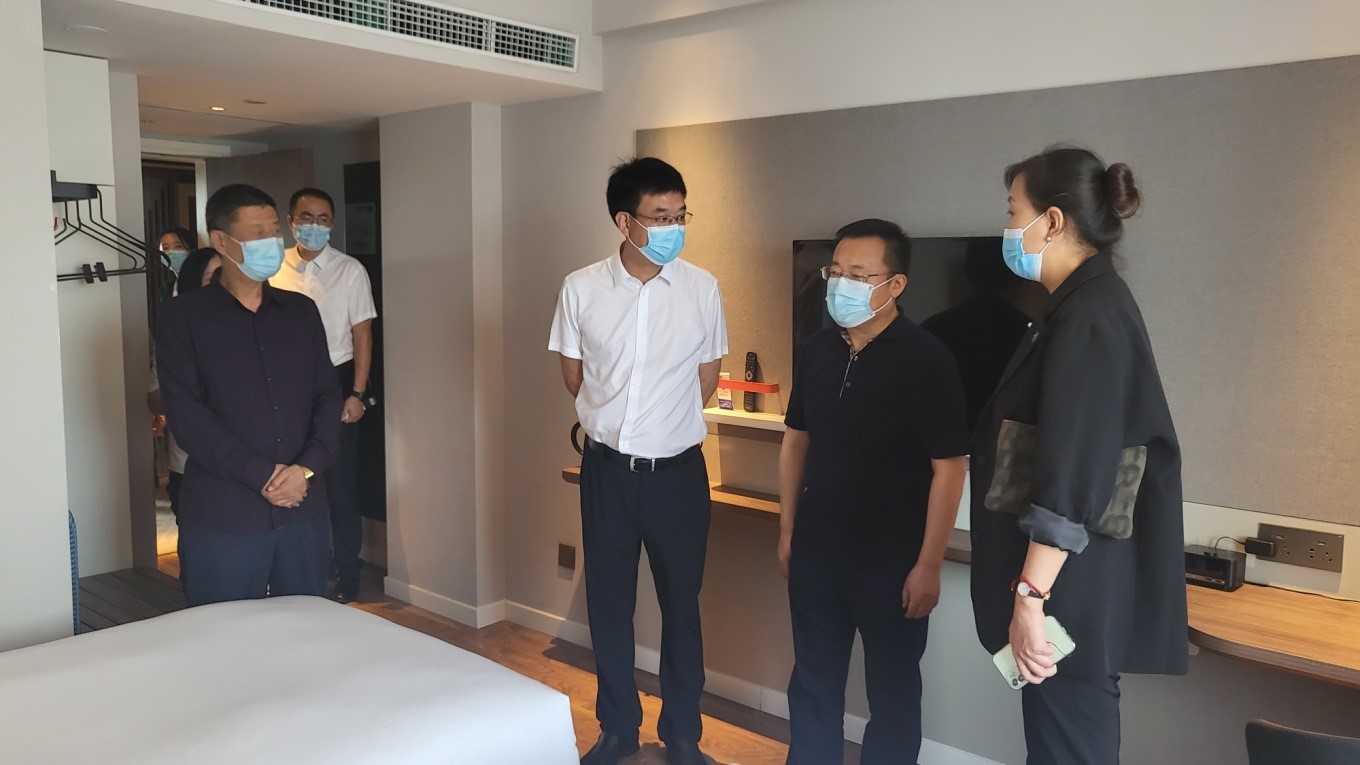 集團公司總經理趙軍一行到智選假日酒店督導檢查安全工作